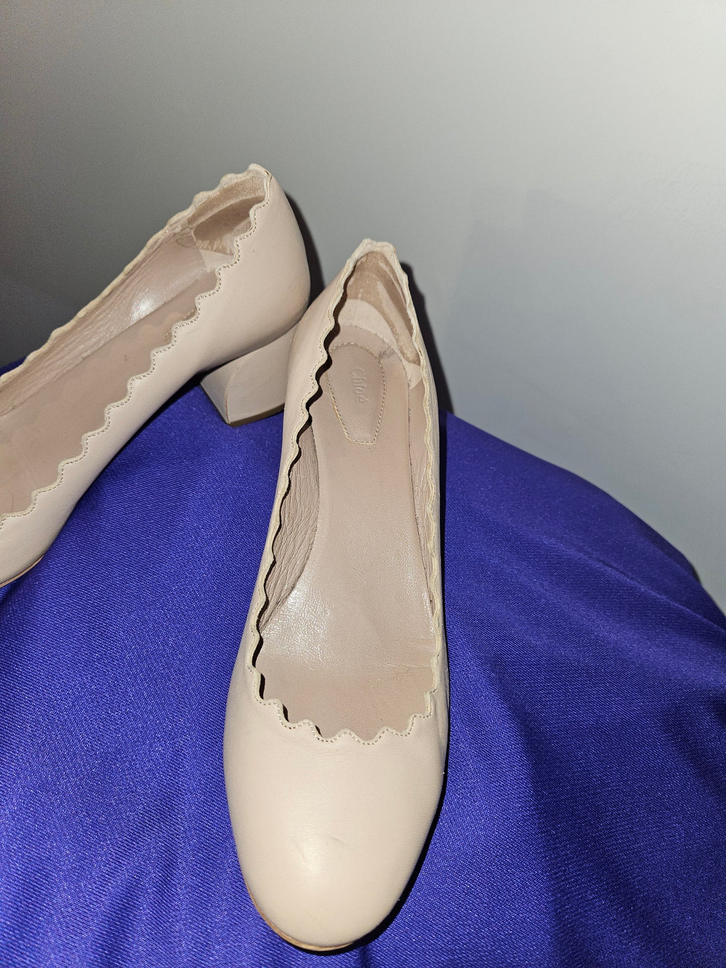 CHLOÉ Lauren Scalloped Leather Pumps Sz 36.5