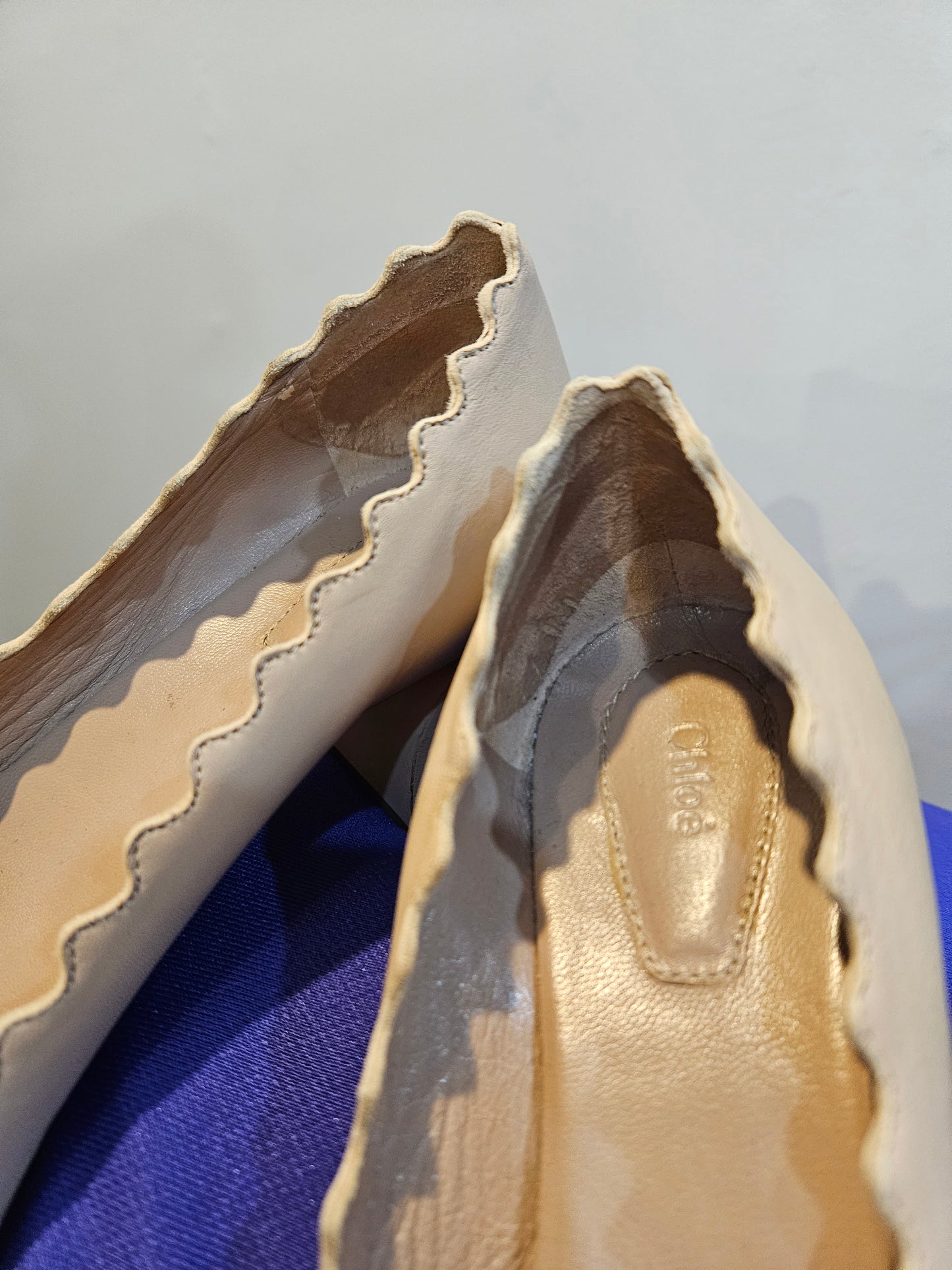 CHLOÉ Lauren Scalloped Leather Pumps Sz 36.5
