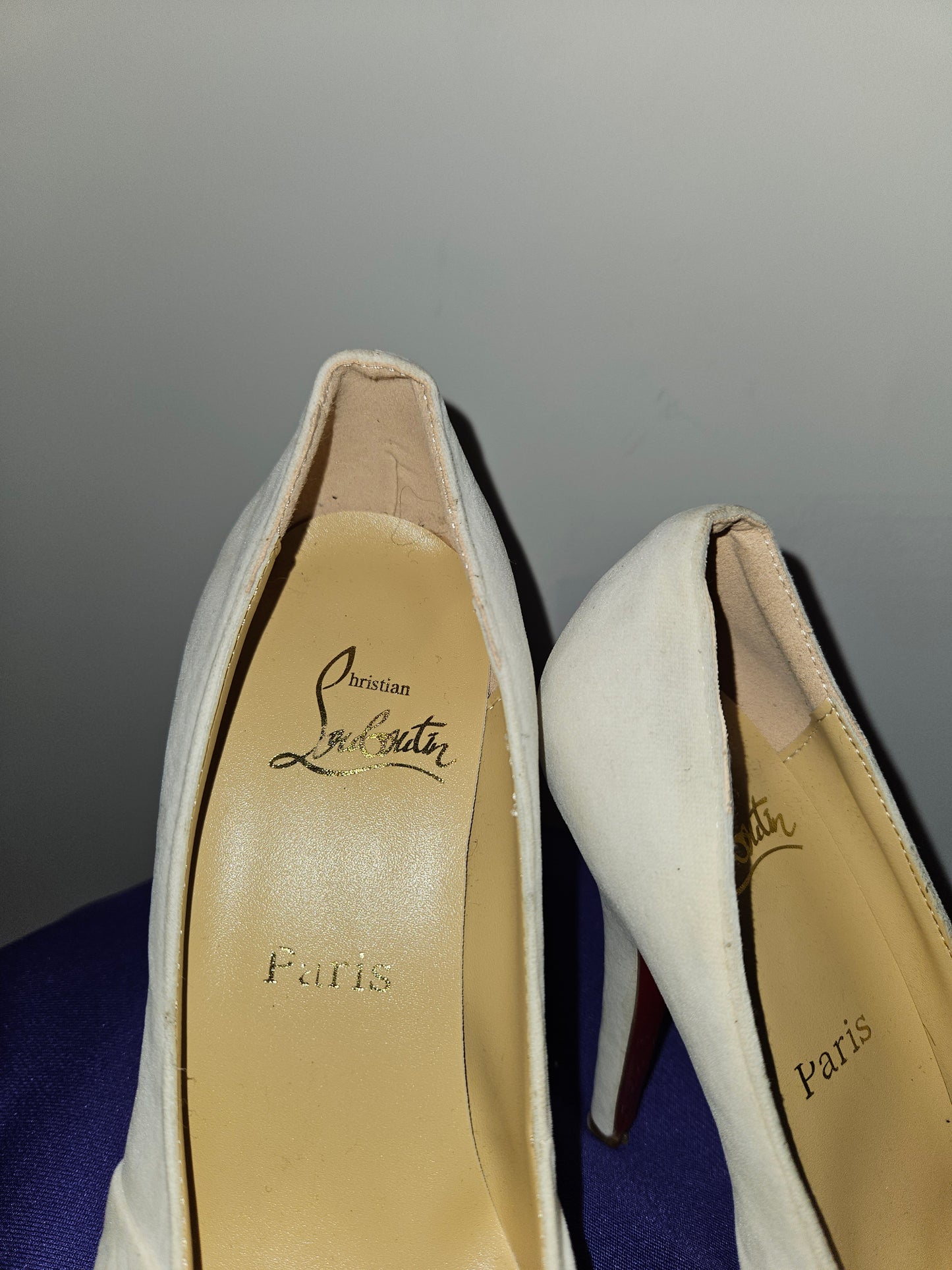 CHRISTIAN LOUBOUTIN White Stiletto Cream Heels Sz 39