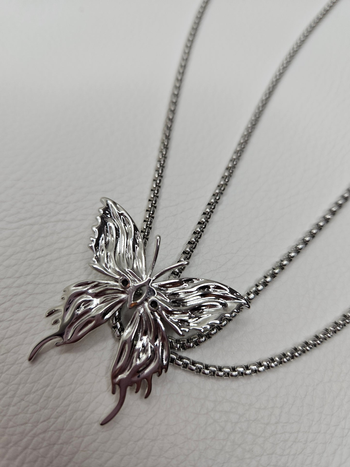 1ST XULIE Butterfly 18k Platinum Plated Neck Bolo