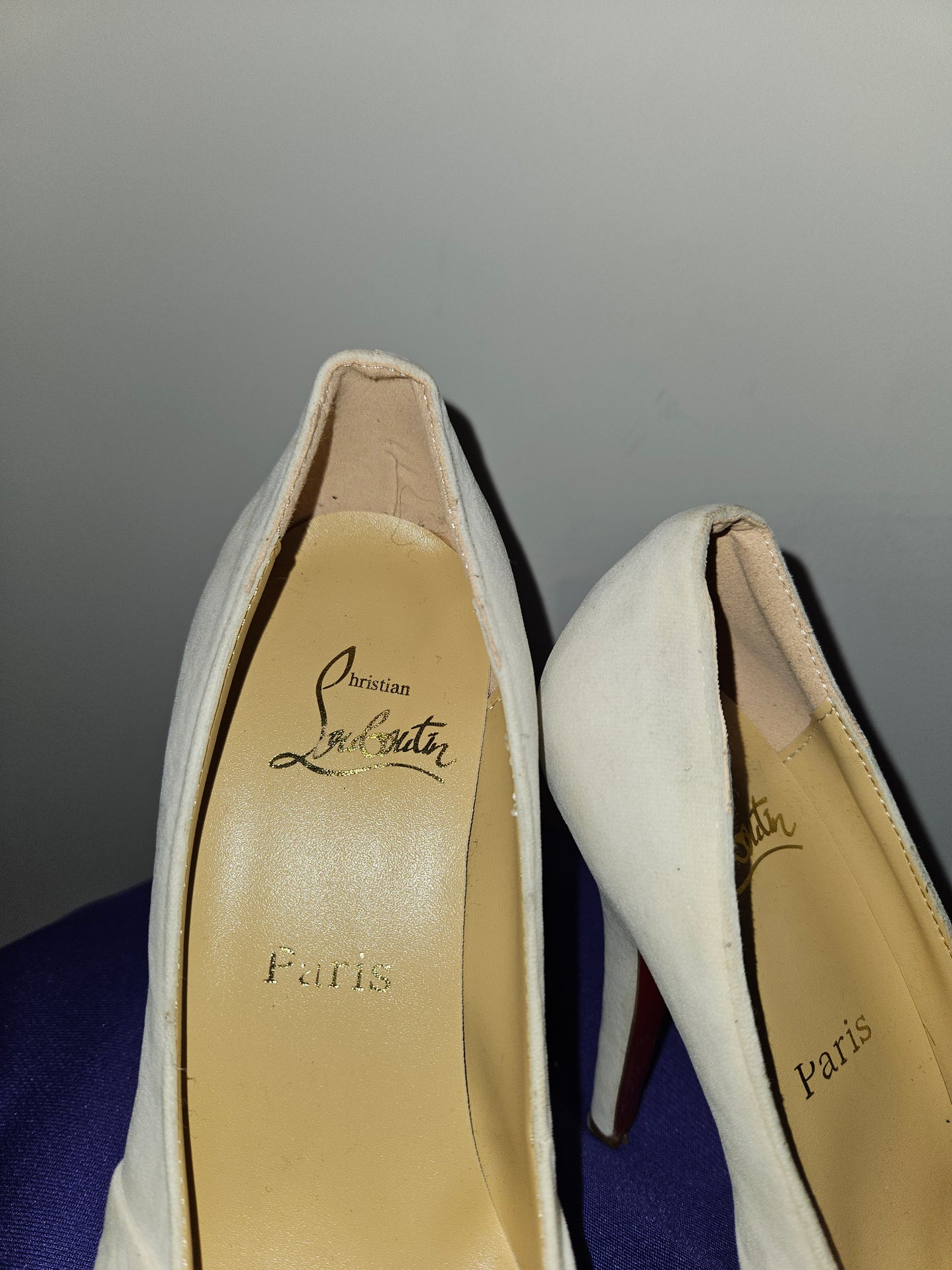 CHRISTIAN LOUBOUTIN White Stiletto Cream Heels sz39