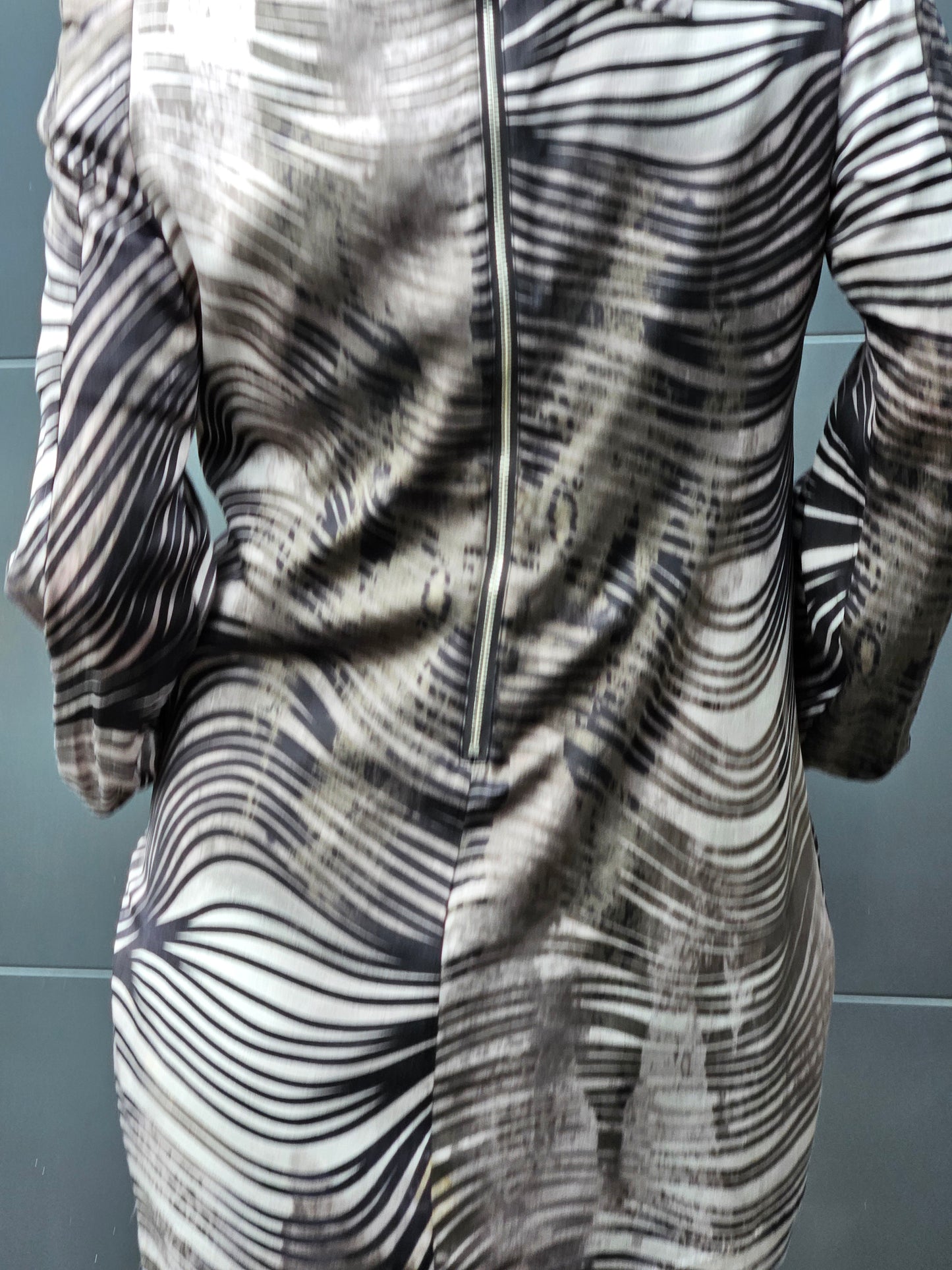 GUESS by Marciano Grey Pattern Long Sleeve Silk Dress Sz L