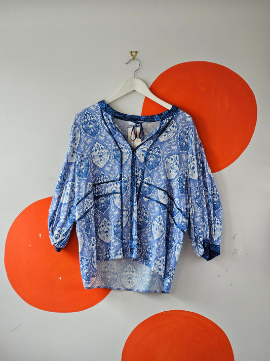 Verge Blue-White Pattern Blouse