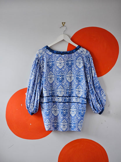 Verge Blue-White Pattern Blouse