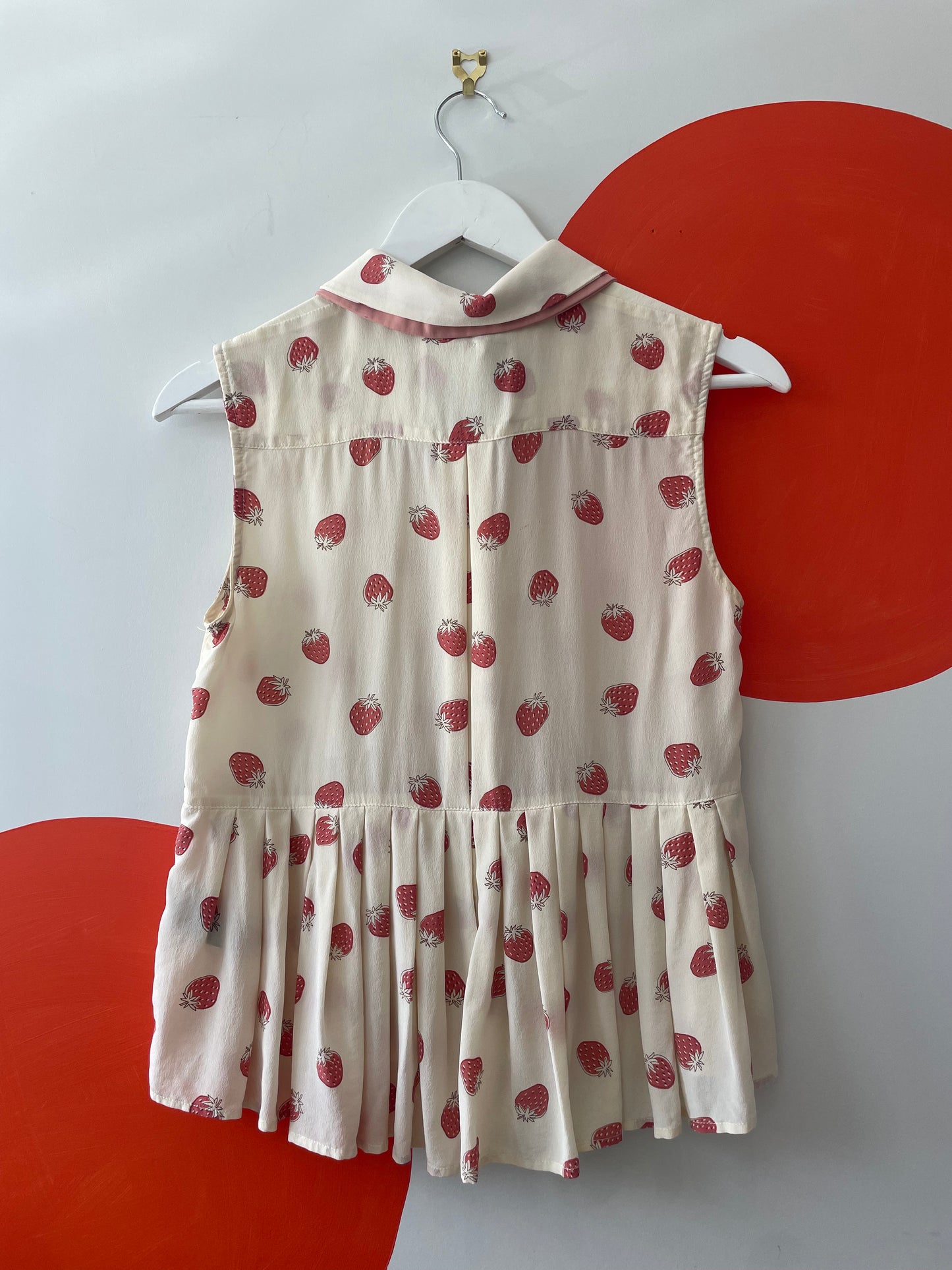 TWENTY-SEVEN NAMES Strawberry Print Silk Sleeveless Blouse Sz 8