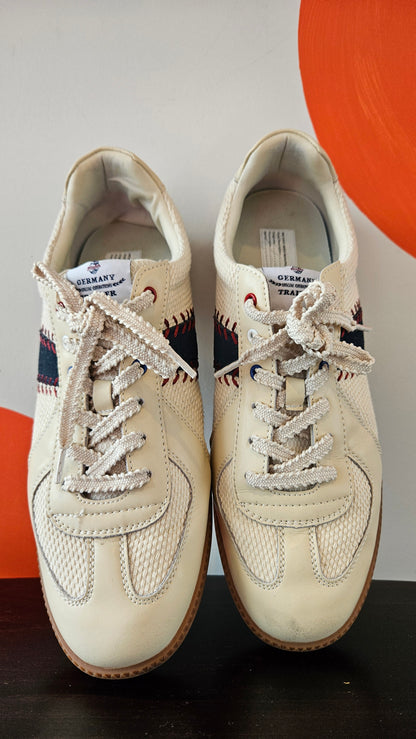 Hector Maden - Retro German Army Trainer