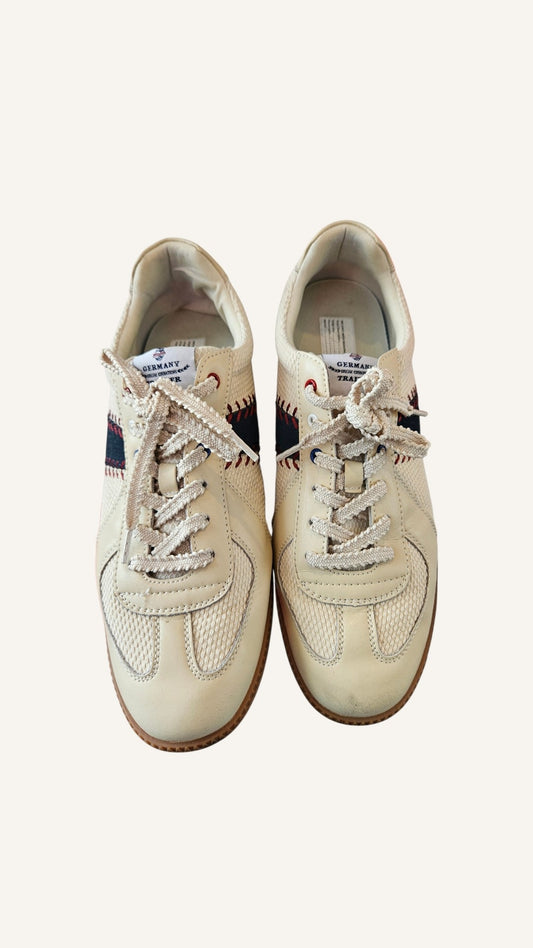 Hector Maden - Retro German Army Trainer