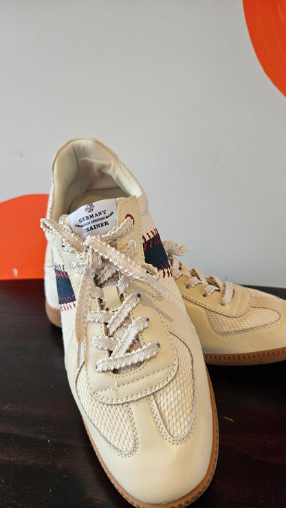 Hector Maden - Retro German Army Trainer